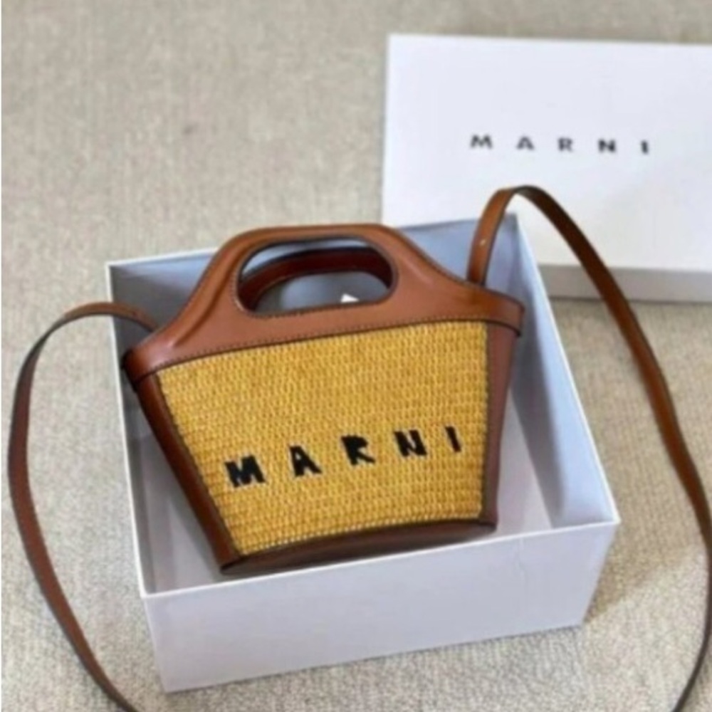 Marni brown straw bag, small and portable, retro style